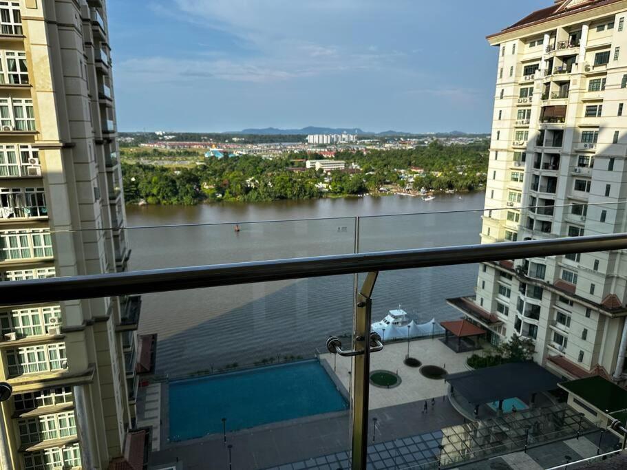 A.R Homestay Riverine Condominium 쿠칭 외부 사진